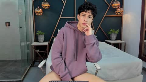 Snapshot of oliver_laurent chatting on 04/09/26, 01:16 OLIVER online show from 04/09/26, 01:16