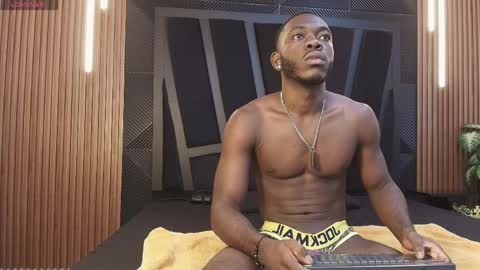 OLIVER LAURENT online show from 04/07/26, 11:21