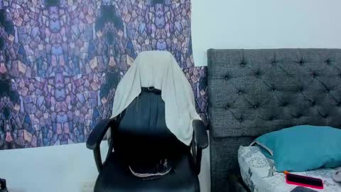 oliver_smith_2 online show from 02/23/25, 04:24