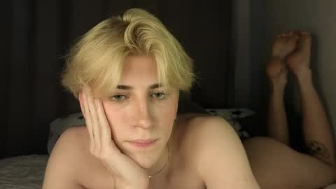 Snapshot of oliver_star_boy chatting on 05/21/26, 02:57 oliver online show from 05/21/26, 02:57