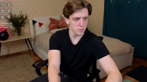 Snapshot of oliver_travis chatting on 01/09/25, 01:50 Oliver Evans online show from 01/09/25, 01:50