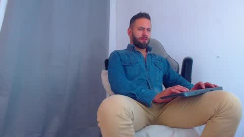 oliver online show from 12/12/24, 01:43