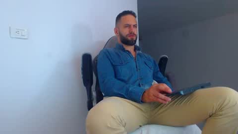 oliver online show from 03/08/25, 12:00