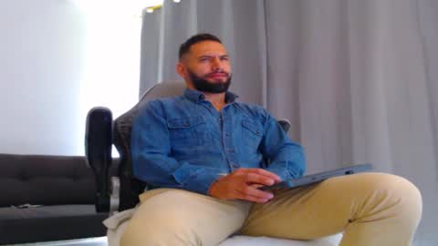 oliver online show from 11/05/25, 02:28