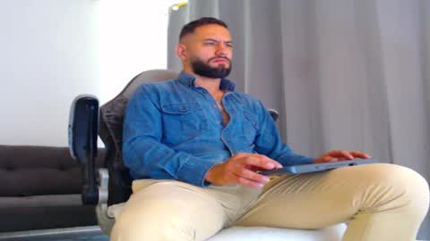 oliver online show from 11/17/25, 03:51