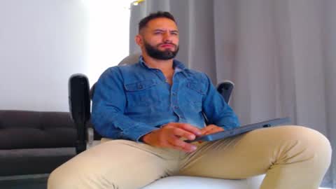 oliver online show from 12/04/25, 04:48