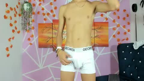 oliverhot_2005 online show from 02/21/25, 06:26