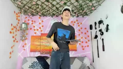 oliverhot_2005 online show from 02/28/25, 01:26