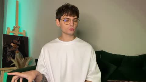 Snapshot of oliverlawrence chatting on 07/12/26, 09:06 oliverlawrence online show from 07/12/26, 09:06