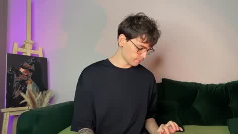 Snapshot of oliverlawrence chatting on 07/15/26, 06:35 oliverlawrence online show from 07/15/26, 06:35