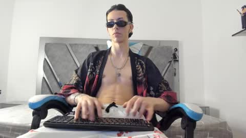 oliverthompson_01 online show from 01/09/25, 05:44