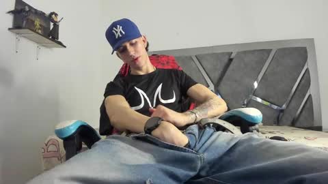 oliverthompson_01 online show from 02/21/25, 04:07