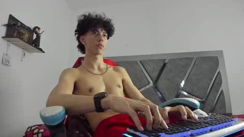 oliverthompson_01 online show from 03/06/25, 06:19