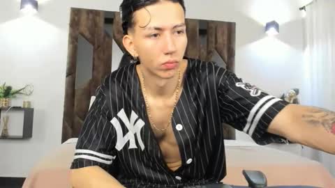 oliverthompson_01 online show from 09/11/25, 12:05