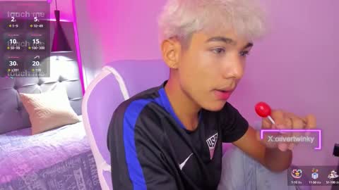 Snapshot of olivertwinky_ chatting on 09/11/25, 05:40 Oliver online show from 09/11/25, 05:40