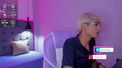 Snapshot of olivertwinky_ chatting on 09/15/25, 02:11 Oliver online show from 09/15/25, 02:11