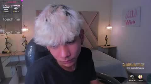 Snapshot of olivertwinky_ chatting on 11/13/25, 01:32 Oliver online show from 11/13/25, 01:32