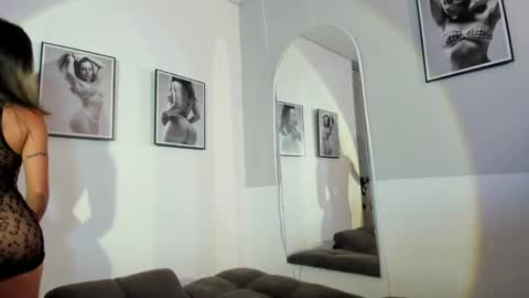 Olivia Collins online show from 05/02/26, 11:04