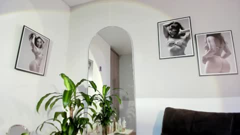 Olivia Collins online show from 05/07/26, 11:04