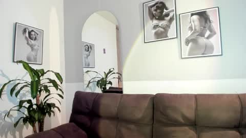 Olivia Collins online show from 05/21/26, 12:34