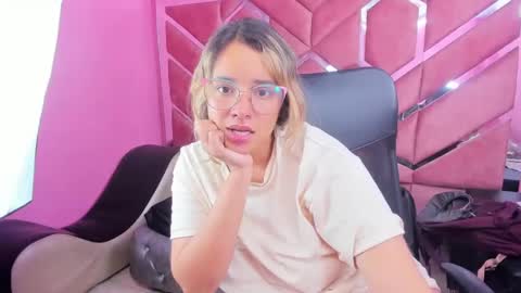  OLIVIA  online show from 02/09/25, 09:37