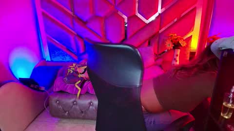  OLIVIA  online show from 12/22/25, 03:58