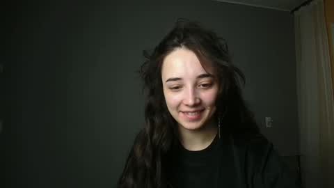 Snapshot of olivia_oliv chatting on 03/01/25, 11:39 Olivia online show from 03/01/25, 11:39