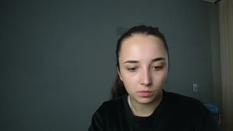 Snapshot of olivia_oliv chatting on 09/19/25, 10:05 Olivia online show from 09/19/25, 10:05