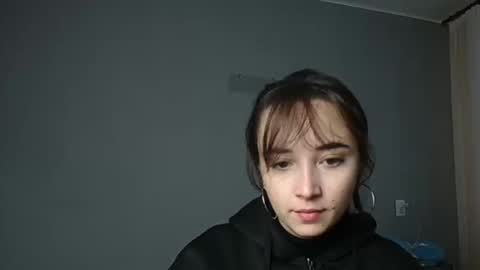 Snapshot of olivia_oliv chatting on 11/22/25, 10:25 Olivia online show from 11/22/25, 10:25