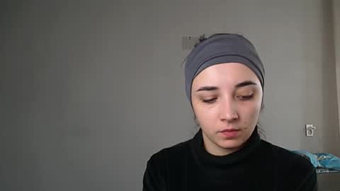 Snapshot of olivia_oliv chatting on 11/25/25, 11:21 Olivia online show from 11/25/25, 11:21