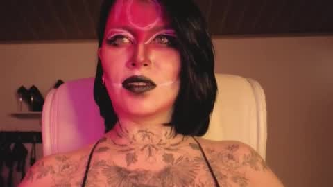   online show from 11/06/25, 01:34