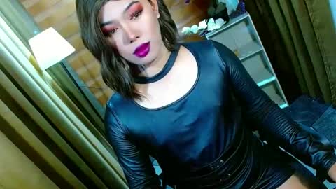 Miss OLIVIA online show from 04/27/26, 09:18