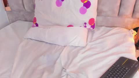 Olivia Evangelista online show from 12/24/24, 08:11