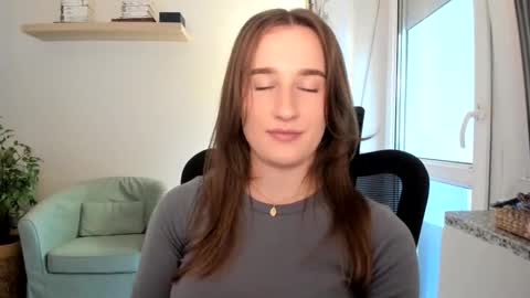 Oliwiaa2004 online show from 09/09/25, 12:48