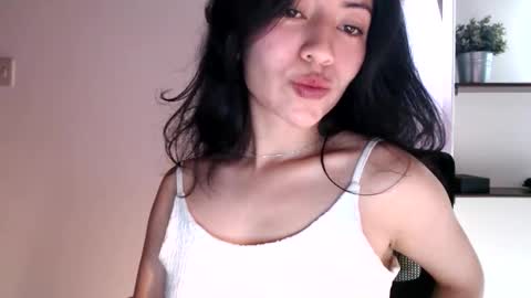 Snapshot of oliviaaa__ chatting on 11/13/25, 02:38 oliviaaa__ online show from 11/13/25, 02:38