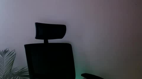 oliviaaa__ online show from 03/26/26, 04:45