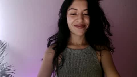 Snapshot of oliviaaa__ chatting on 05/28/26, 04:37 oliviaaa__ online show from 05/28/26, 04:37