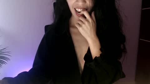 Snapshot of oliviaaa__ chatting on 06/04/26, 04:24 oliviaaa__ online show from 06/04/26, 04:24