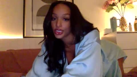 Snapshot of oliviaamara chatting on 05/20/26, 03:02 oliviaamara online show from 05/20/26, 03:02
