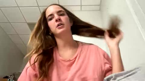 Snapshot of oliviaaraee chatting on 03/02/26, 07:10 oliviaaraee online show from 03/02/26, 07:10