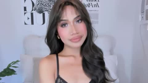 Olivia online show from 12/22/25, 01:52