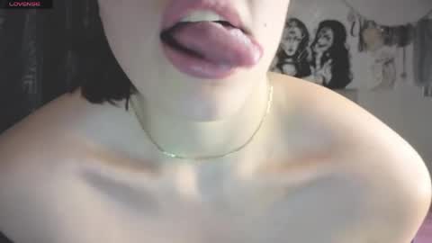 oliviabluee10 online show from 05/20/26, 01:01