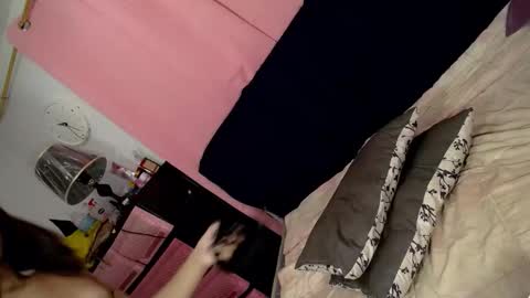 Snapshot of oliviacummer_69 chatting on 12/05/25, 09:00 OLIVIA online show from 12/05/25, 09:00