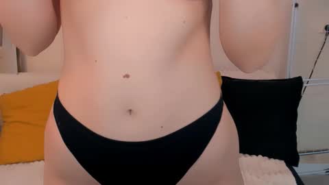 Snapshot of oliviahappy chatting on 10/20/25, 06:52 oliviaBeauty online show from 10/20/25, 06:52