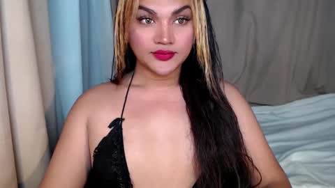 oliviahot22 online show from 03/02/25, 07:10