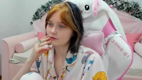 Snapshot of olivialaurens chatting on 12/17/25, 06:52 OliviaLaurens online show from 12/17/25, 06:52