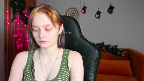 Snapshot of olivialaurens chatting on 12/19/25, 05:36 OliviaLaurens online show from 12/19/25, 05:36