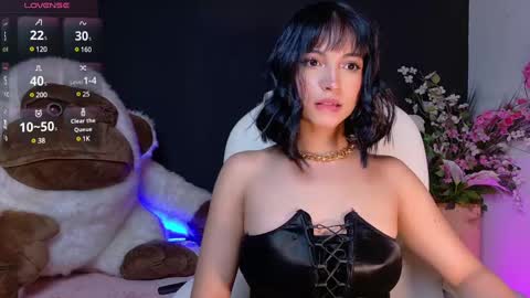 Olivia Mcneill  online show from 01/31/25, 11:03