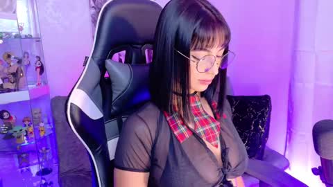 Olivia Mcneill  online show from 03/12/25, 12:15