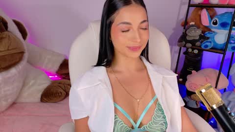 Olivia Mcneill  online show from 09/15/25, 01:11